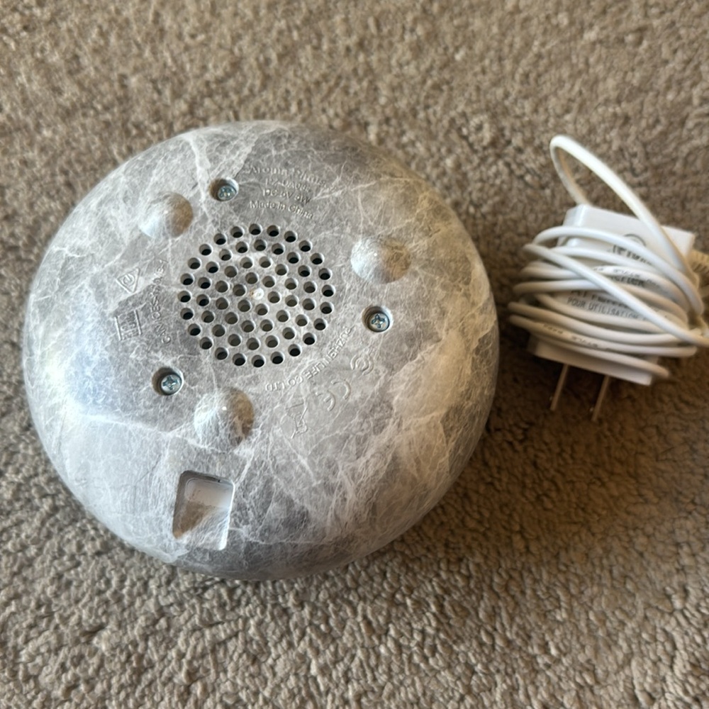 Doterra White Aroma Diffuser with Charger - Picture 4 of 5